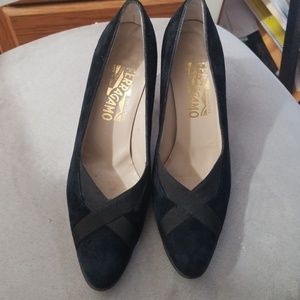 Ferragamo Suede pumps EUC Sz  9.5 AAAA